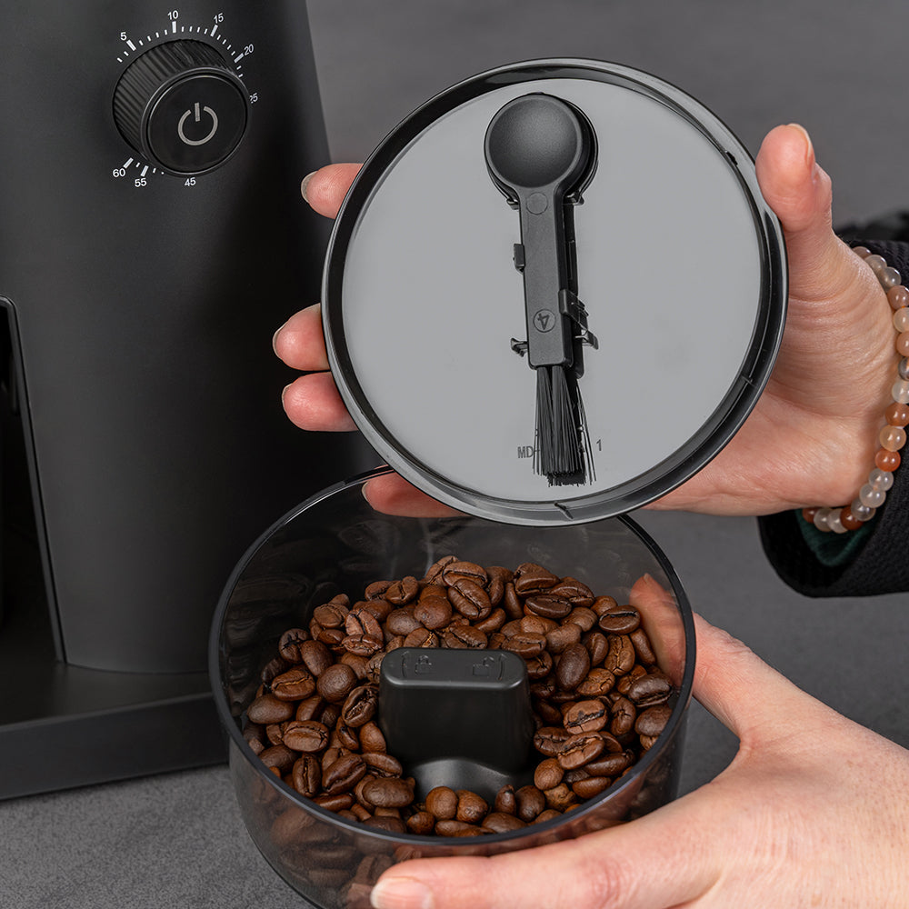 Rommelsbacher EKM 600 Premium Kaffekvarn detalj skopa och rengöring under locket