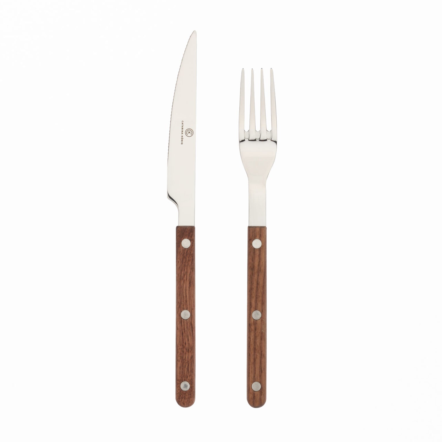 Kniv och gaffel Catarina König 1513 Kött & Grillbestick med skaft av trä.