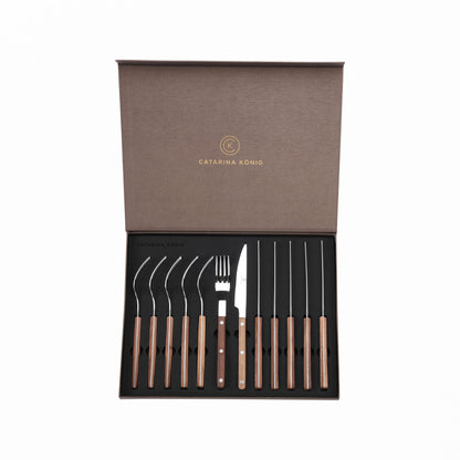 Catarina König 1513 Kött & Grillbestick i Trä 12-delar i presentförpackning. Ligger i öppnad presentförpackning
