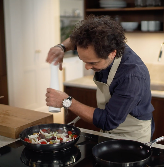 Miljöbild Markus Aujalay använder  Saltkvarn 32cm vit